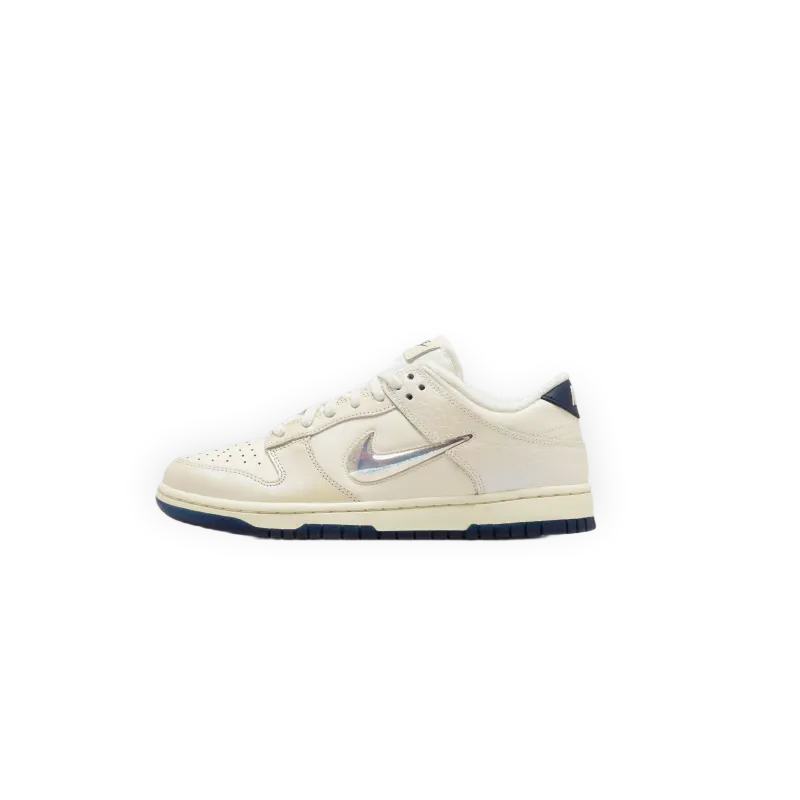 Nike WMNS Dunk Low